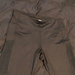 Athletic works capri 2 side pockets & mesh detail